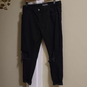 Refuge Black Ripped Boyfriend Jean